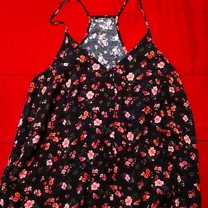Medium size floral top